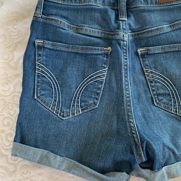 Size 3 Hollister shorts - Picture 10 of 16